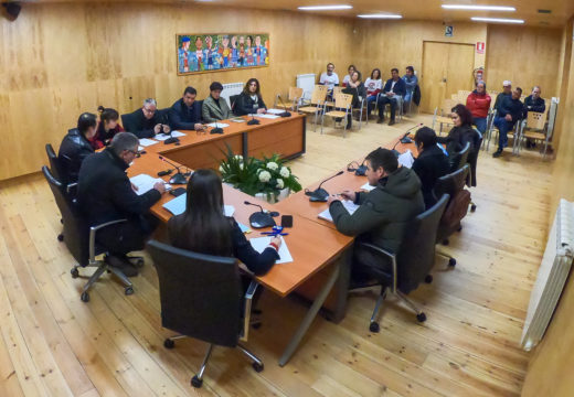 O pleno de San Sadurniño dálle luz verde ao III Plan de Igualdade nunha sesión marcada polo debate sobre a atención social