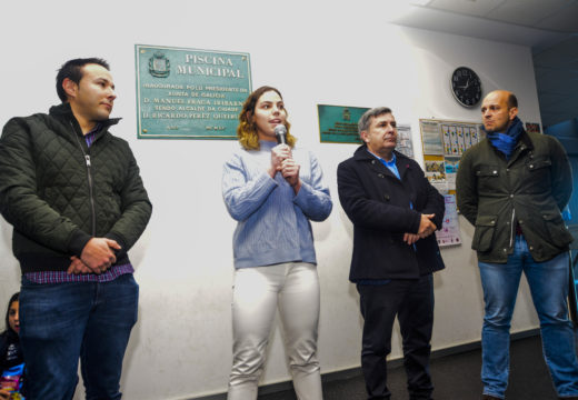 A piscina municipal da Fieiteira xe leva o nome de María Vilas Vidal