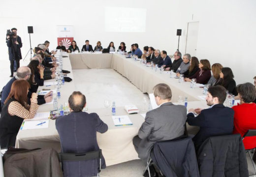 Román Rodríguez convoca aos axentes do eido cultural e turístico para preparar o Santiago do Xacobeo 21