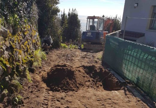 Arrancan as obras da instalación dun pozo de bombeo e unha rede de saneamento na rúa das Revaleiras en Palmeira