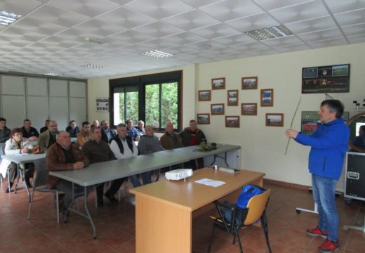 Comeza en Frades a terceira edición do Curso de Poda e Enxertos con 20 veciños e veciñas participantes