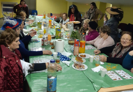 Os maiores do programa Activa-Mente celebran a súa gran festa de Entroido