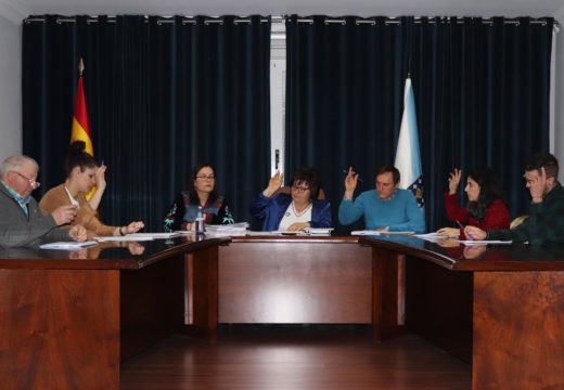 Unanimidade no Pleno de Lousame para aprobar melloras no parque infantil e na escola do Sanguiñal e na unitaria de Vilacova