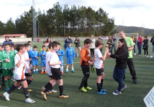 Abertas as inscricións no VII Torneo Fútbol Base F8 Lousame, que terá lugar o mércores 1 de maio no campo de fútbol de Cabanetán