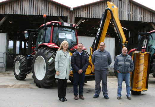 Entrega do novo tractor e dúas desbrozadoras