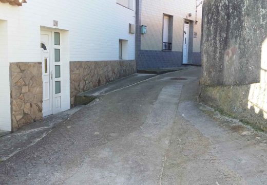 Adxudicación provisional da pavimentación e instalación dunha liña de pluviais nun tramo de rúa Torreiro en Corrubedo