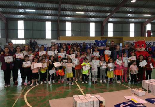 Centos de persoas participaron na clausura das escolas culturais e deportivas de Frades