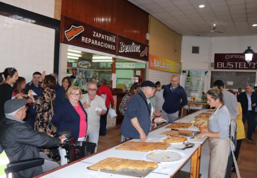 A Praza de Abastos de Noia conmemora o Día do Mercado con degustacións de sidra e de empanada e música folk