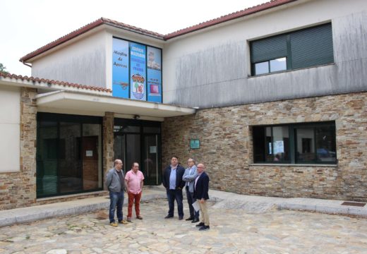 Medio Rural remata o acondicionamento da planta baixa do edificio multiúsos de Frades como biblioteca e aula de informática