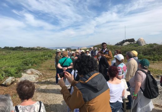 Corenta maiores do noso municipio fan unha excursión ambiental á Illa de Sálvora