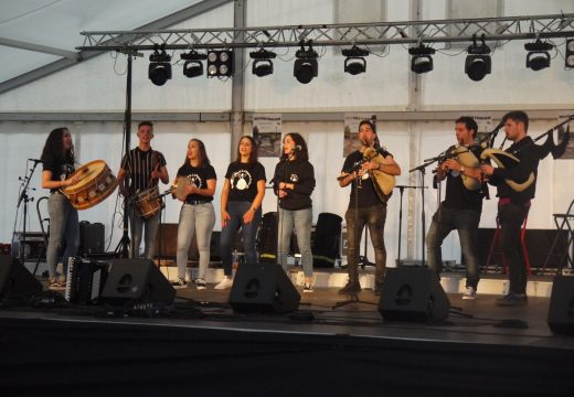 A ‘MÚSICA NO CAMIÑO DO HOLANDÉS-EUROVELO’ AMENIZOU E CONTAXIOU DE ALEGRÍA Á NOITE DE FONTE DÍAZ, NO CONCELLO DE TOURO