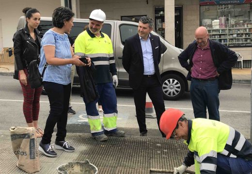 Ovidio Rodeiro visita o obradoiro de emprego de Rianxo que formou a 16 alumnos en pavimento e albanelería de urbanización