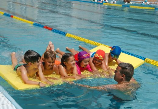 O LUNS COMEZAN OS CURSOS DE NATACIÓN EN CARRAL