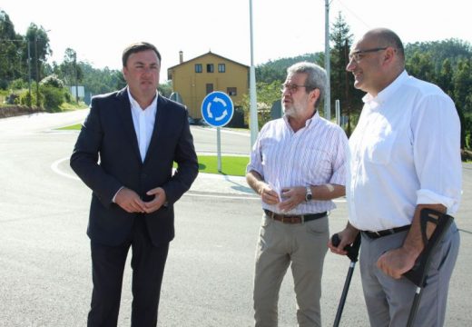 A Deputación remata as obras da rotonda do CPI de Atios e avanza na ampliación da estrada que conecta Valdoviño e Cerdido