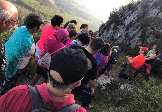 Preto de medio cento de persoas gozaron onte do roteiro ‘Unha Volta ao Pico’