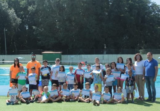 Finalizan os cursos de natación na piscina do Muíño