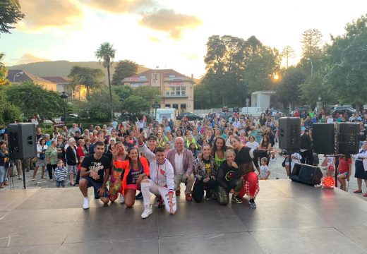 Centos de veciños e veciñas encheron a alameda na masterclass de zumba