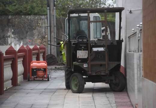 Comezan as obras de renovación das liñas de saneamento nas rúas Delicias e Dunas na localidade de Corrubedo