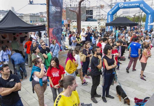 Centos de persoas gozan dos deportes urbanos na Street Games Coruña que se celebra no Parrote