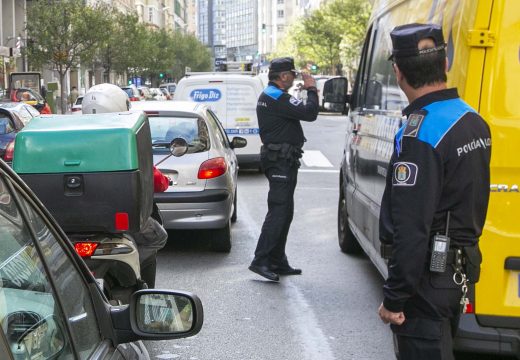 Comeza a campaña especial de vixilancia cun importante labor divulgativo nas rúas sobre os bos hábitos ao volante