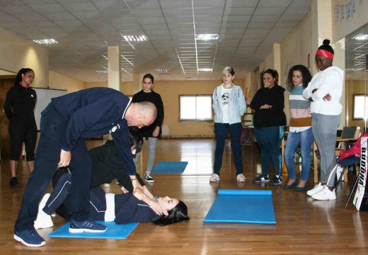 A presidenta da Mancomunidade de Ordes clausura o curso Autodefensa para mulleres en situacións violentas