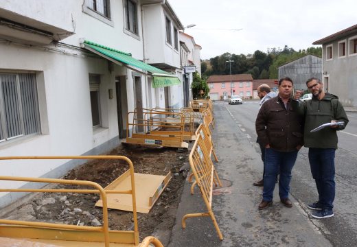 Comezan en Frades as obras de reparación e mellora das beirarrúas entre o núcleo de Ponte Carreira e o colexio