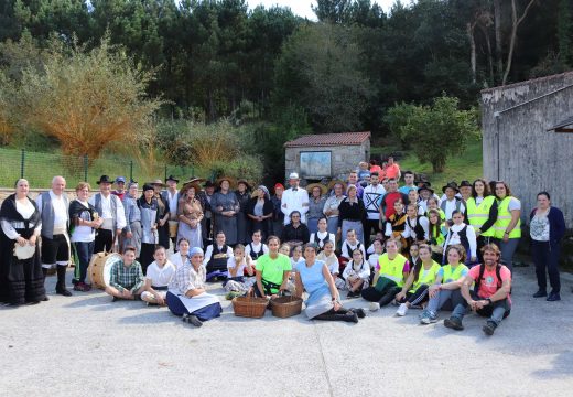 Máis de 350 persoas participaron en Lousame na ruta teatralizada “Camiño do mercado”