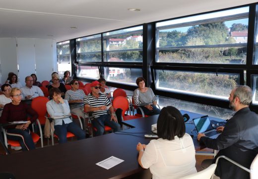 Un total de 21 veciños e veciñas de Noia maiores de 50 anos participan no programa “Camiños de coñecemento e experiencia”