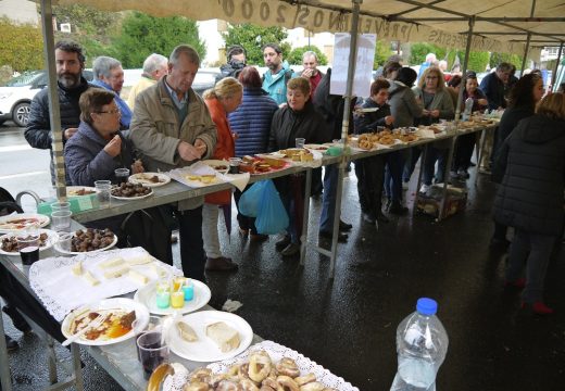 Touro acolleu a veciños e forasteiros na súa XI Feira da Castaña