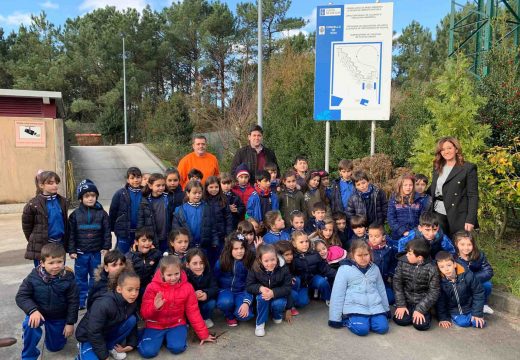 Alumnado de 1º e 2º de Primaria do colexio Jaime Balmes visitaron o punto limpo de Noia