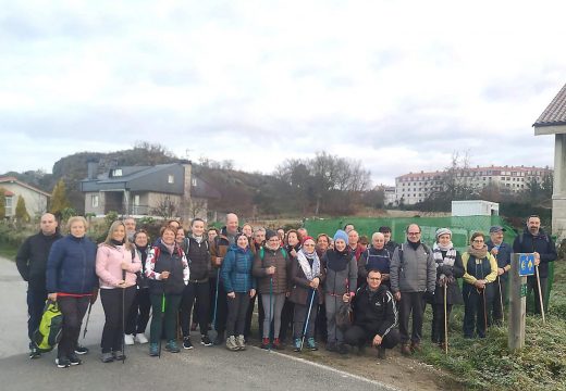 Corenta veciños e veciñas de Frades percorren a segunda etapa do Camiño de Santiago “Vía da Prata”, entre Allariz e Ourense