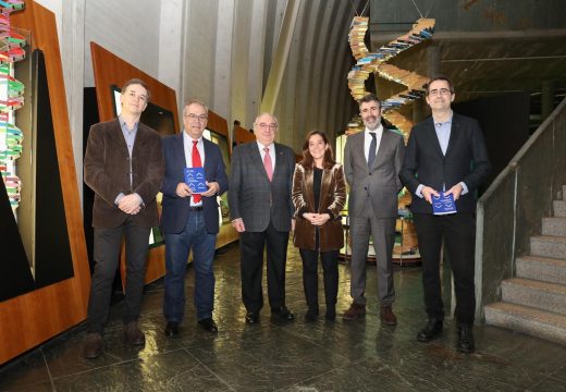 Rey agradécelle a Núñez Centella facer da cidade “o fogar da ciencia”