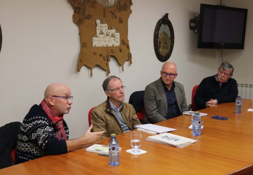 Xosé Luís Sánchez Ferraces presenta en Noia o libro “Baixo o signo da bipolaridade: a poesía de María Mariño Carou”