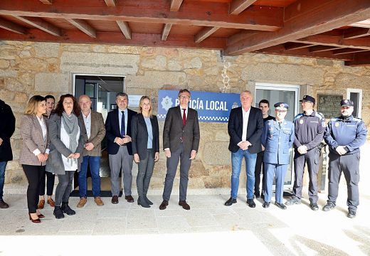 Alfonso Rueda visita na Pobra do Caramiñal as instalacións que comparten Policía Local e a Brigada de limpeza viaria e xardiñería