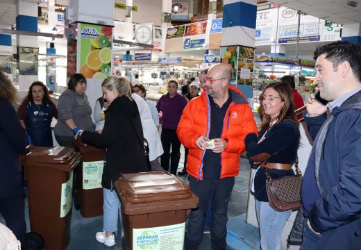 O Concello de Noia colabora coa USPAN para mellorar a reciclaxe na Praza de Abastos