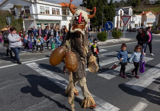 San Sadurniño celebra na tarde do sábado o seu Entroido familiar con saída ás 17.00h. dos xardíns municipais