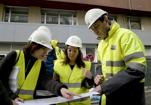 Inés Rey visita as obras de demolición do viaduto, que avanzan a bo ritmo e segundo os prazos marcados