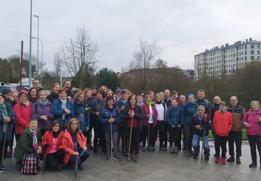 Un total de 48 veciños e veciñas de Frades percorren a terceira etapa da “Vía da Prata”, entre Ourense e San Cristovo de Cea