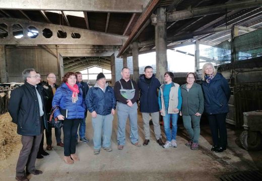 O conselleiro de Medio Rural visita o miradoiro da Muralla en Lousame