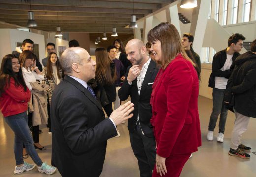 O Centro Ágora achega a escravitude sexual na exposición “Chicas nuevas 24 horas”