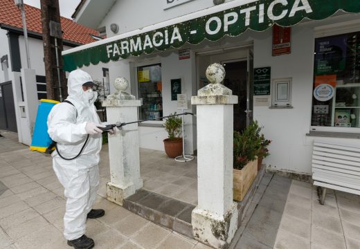 A área de Servizos aplica bactericida e desinfectante nos espazos máis concorridos