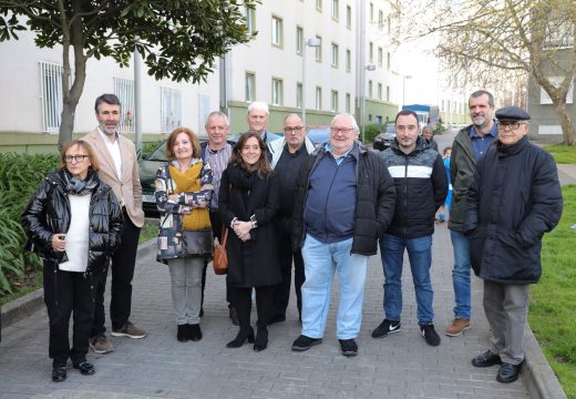 O Goberno local explícalle á veciñanza de Labañou os proxectos de seguridade viaria e accesibilidade para o barrio