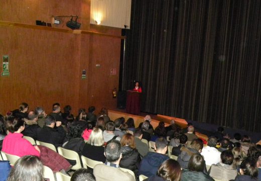 Éxito na representación teatral de “Os nenos da Varíola” na Casa da Cultura de Ordes.