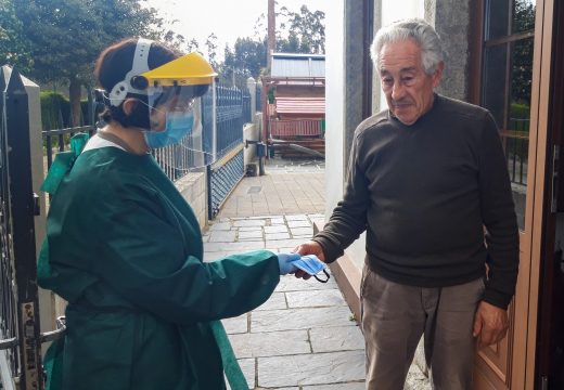 Moeche empeza a distribuír mascarillas lavables entre a veciñanza