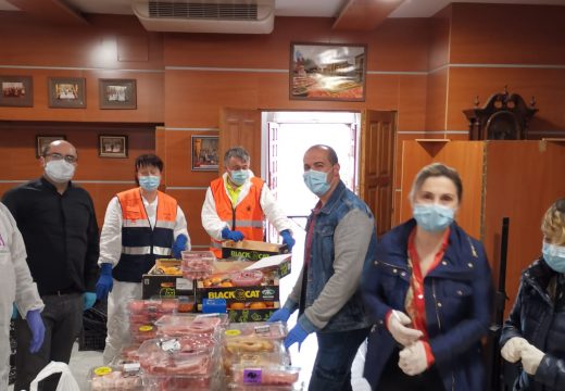 Cáritas e o Concello coordinan o reparto de alimentos a case 20 familias en situación de vulnerabilidade