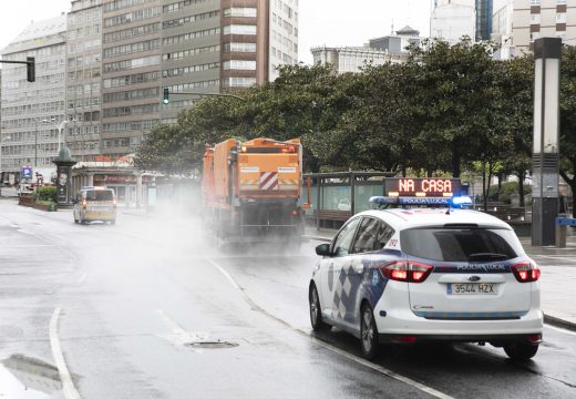 O concello e a Delegación do Goberno poñen en marcha un plan de desinfección na cidade con camións que nebulizarán 22.000 litros de hipoclorito en cada viaxe