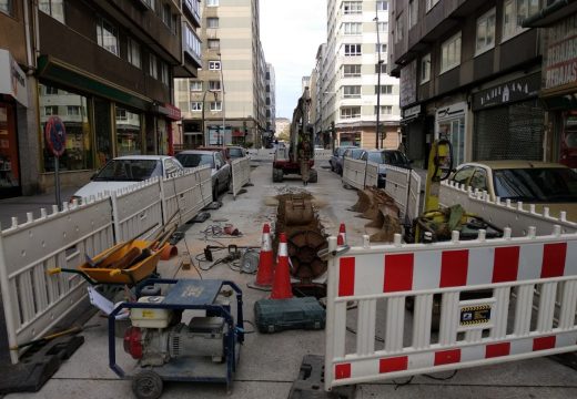 O concello vese obrigado a realizar unha reparación de urxencia nun sumidoiro da avenida das Conchiñas