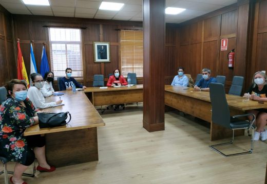 Reunión do goberno local (apertura das praias) en Camariñas