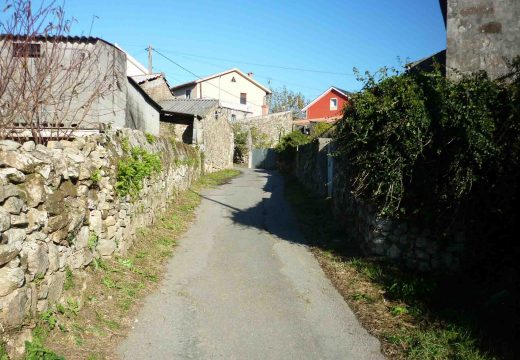 Adxudicadas provisionalmente as obras de pavimentación de dous camiños situados en Sancortes e no cemiterio de Oleiros