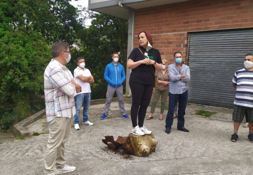 Sandra Insua mantivo unha reunión coa veciñanza da Ponte do Porto para tratar a situación do servizo de auga